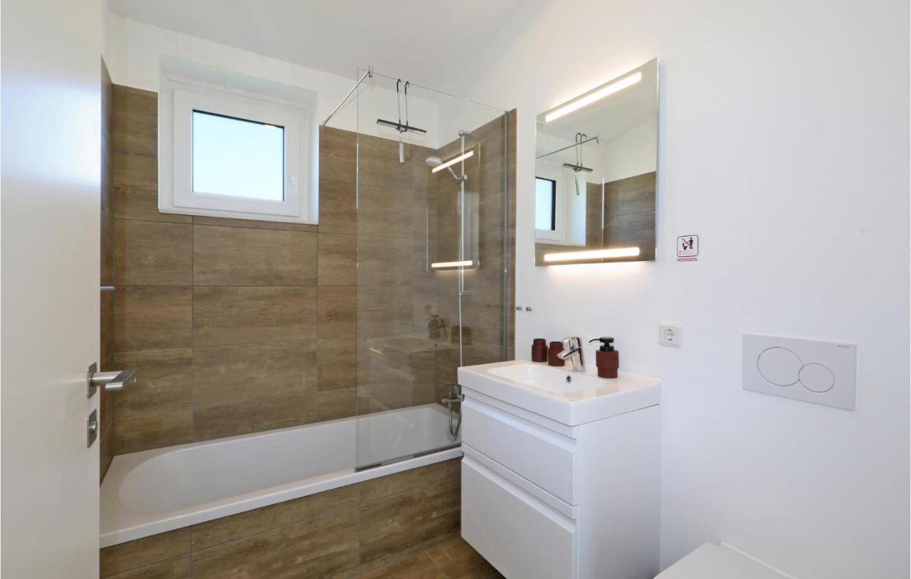 Stunning Home In Lembruch-Duemmer See With Sauna מראה חיצוני תמונה
